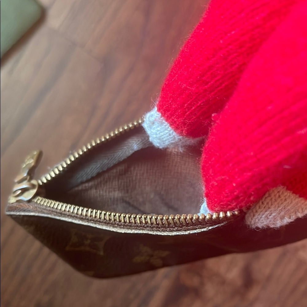 Louis Vuitton Monogram Key Pouch - Picture 8 of 9